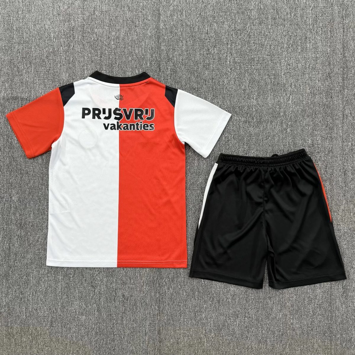 Kit Infantil Feyenoord Home 26/27 - Branca e Vermelho