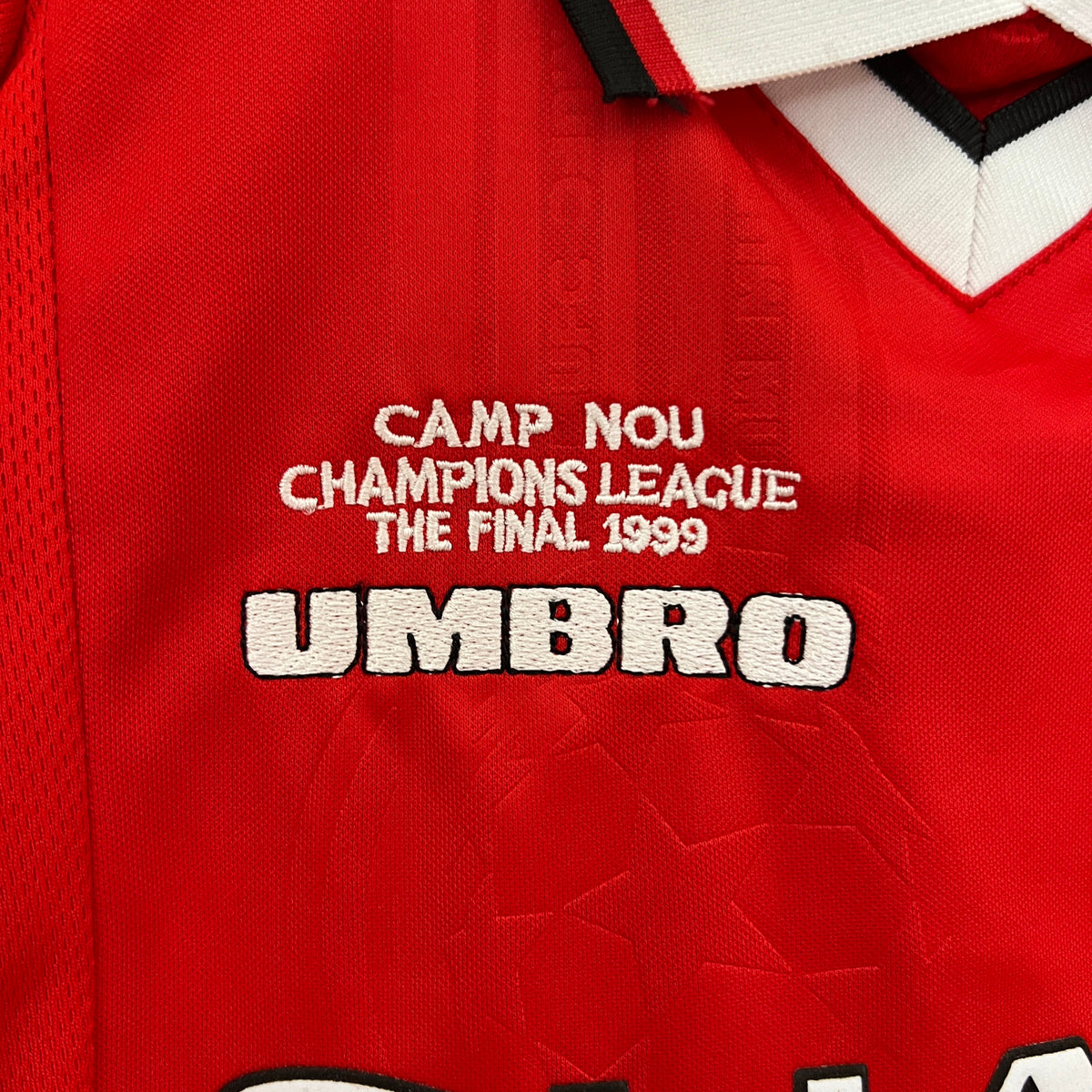 Kit infantil Manchester United RetrƓ Home 1999 - Vermelho