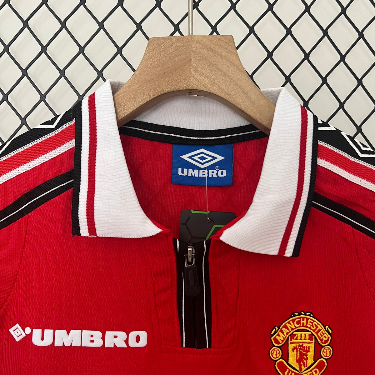 Kit infantil Manchester United RetrƓ Home 1999 - Vermelho