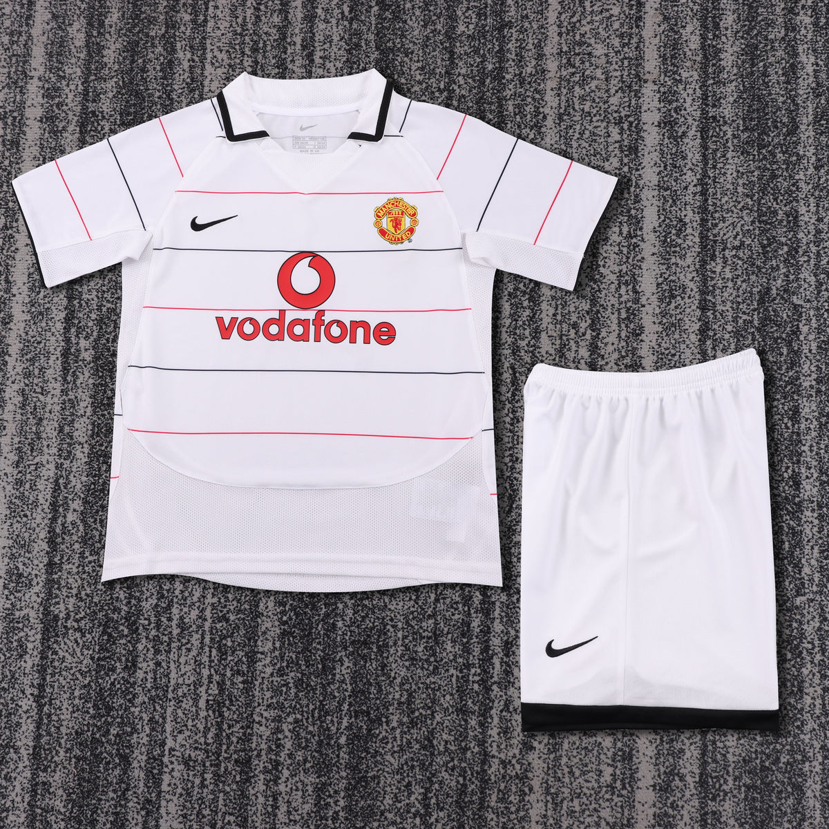 Kit infantil Manchester United Retrô Away 2003 - Branca