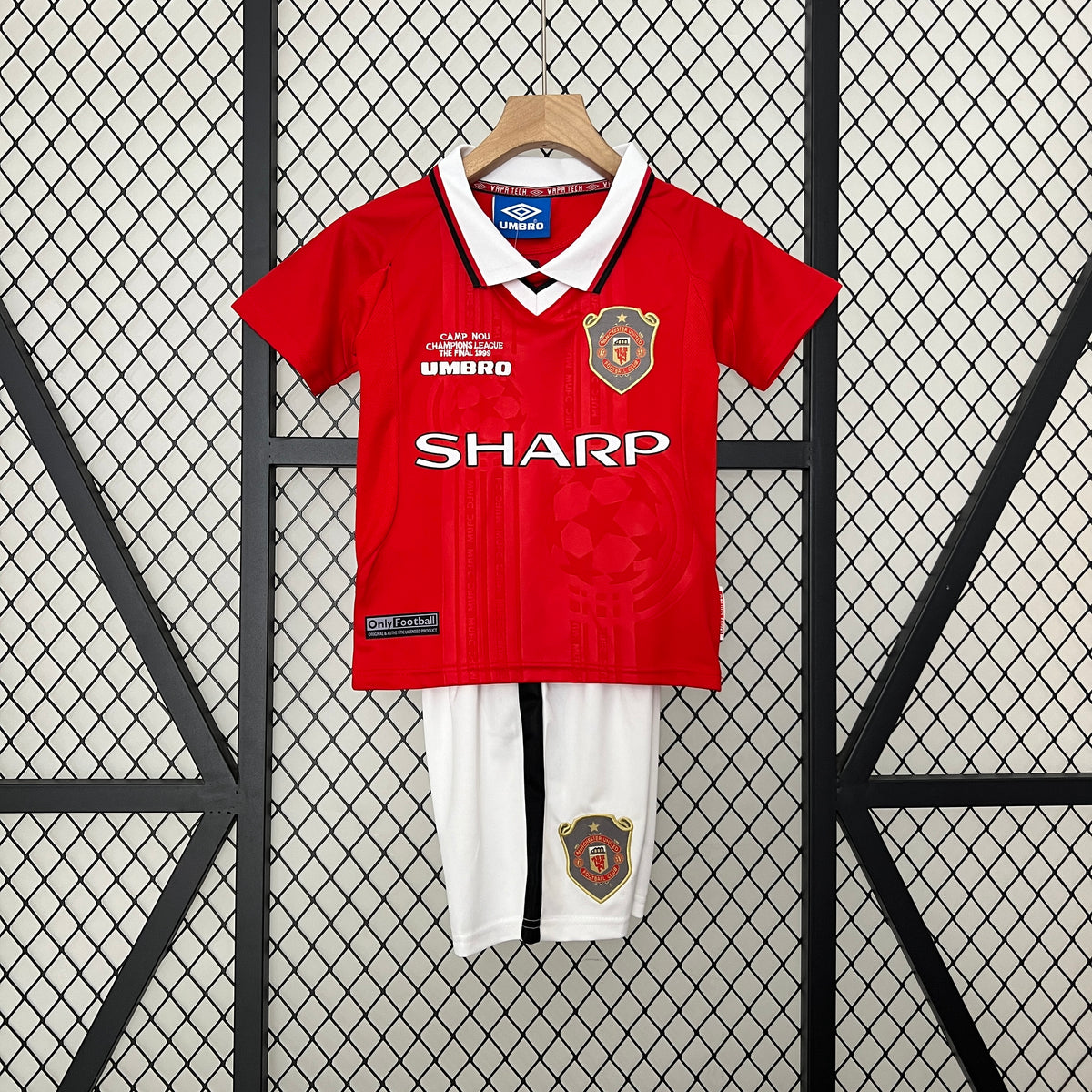 Kit infantil Manchester United Retrô Home 1999  - Vermelho