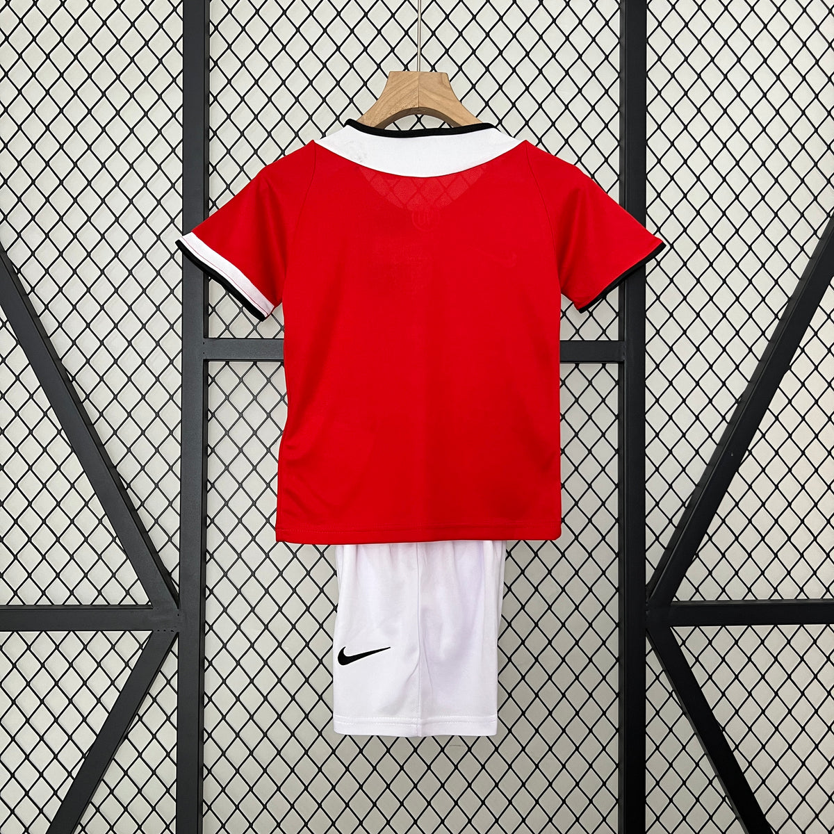 Kit infantil Manchester United Retrô Home 2005  - Vermelho