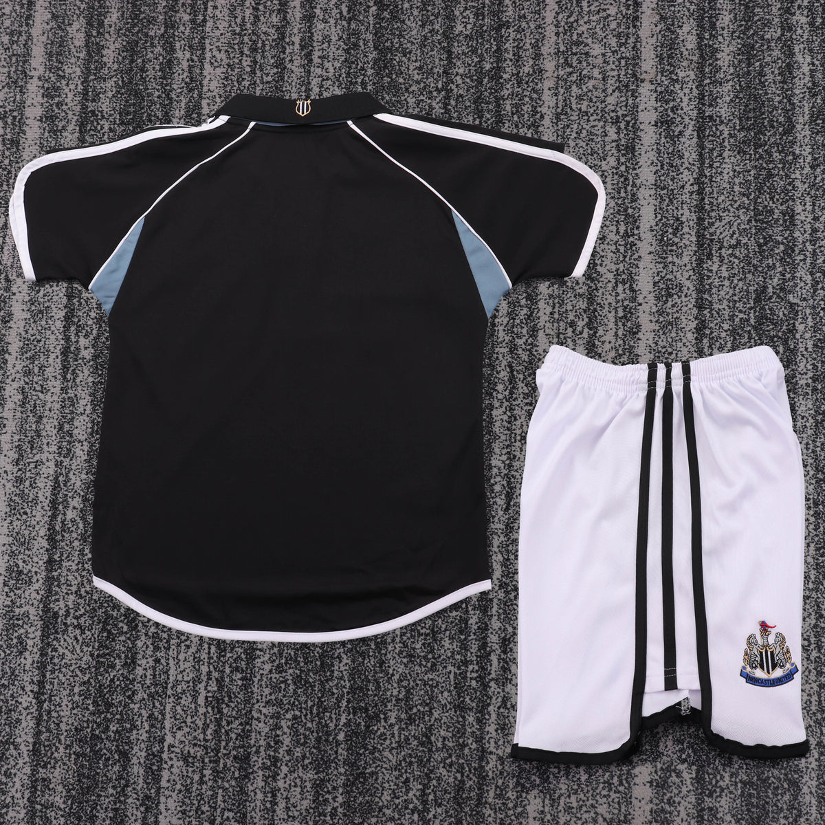 Kit infantil Newcastle Retrô Away 00/01 - Preto