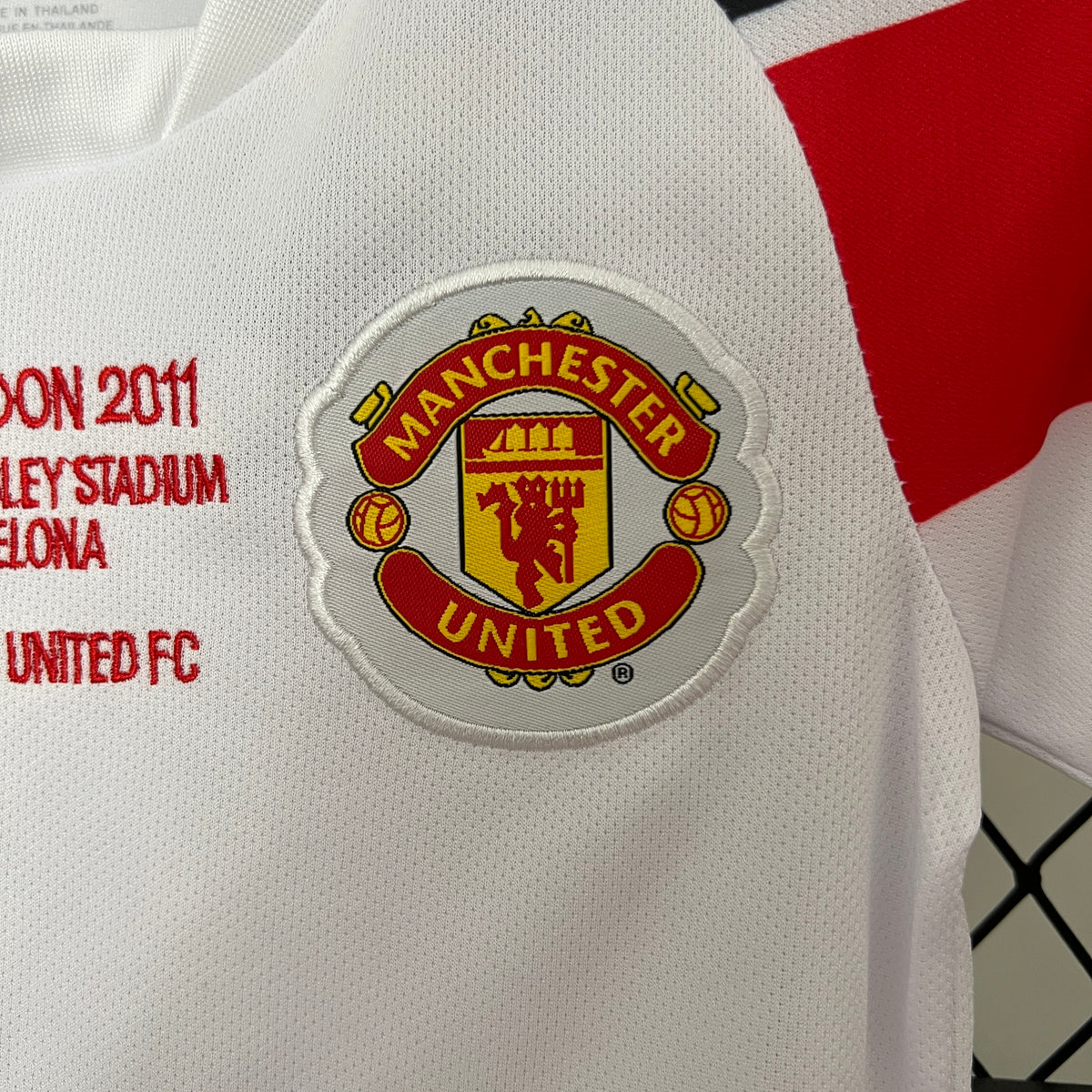 Kit infantil Manchester United Retrô Away 2010 - Branca