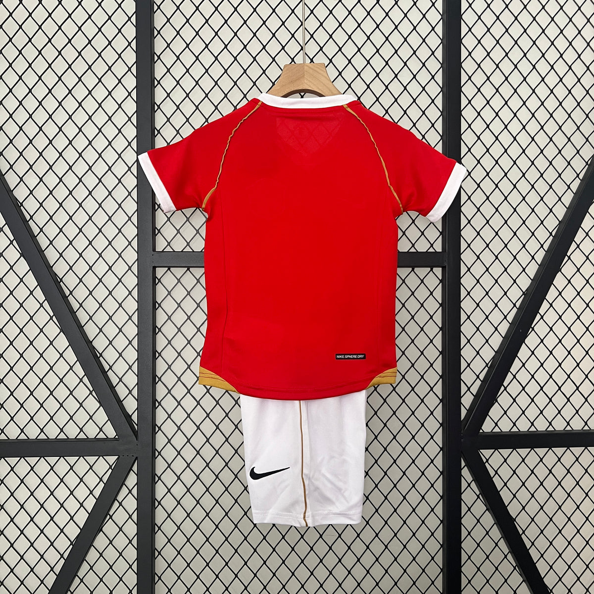 Kit infantil Manchester United Retrô Home 2006 - Vermelho