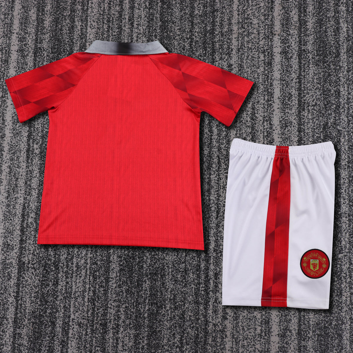 Kit infantil Manchester United Retrô Home 96/97 - Vermelho