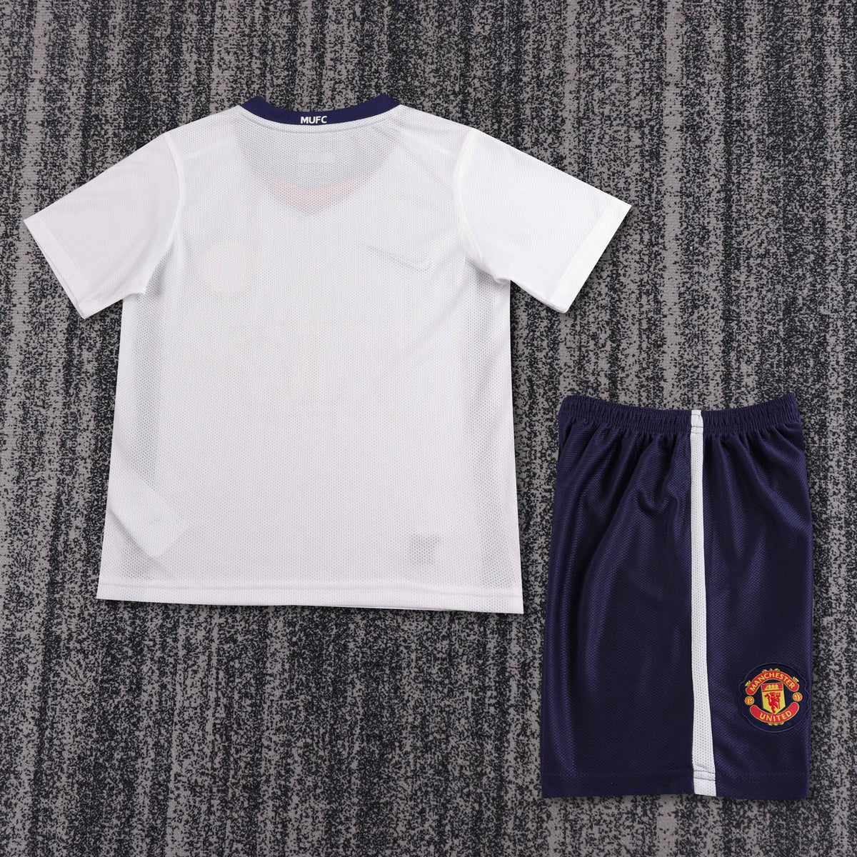 Kit infantil Manchester United Retrô Third 2009  - Branco