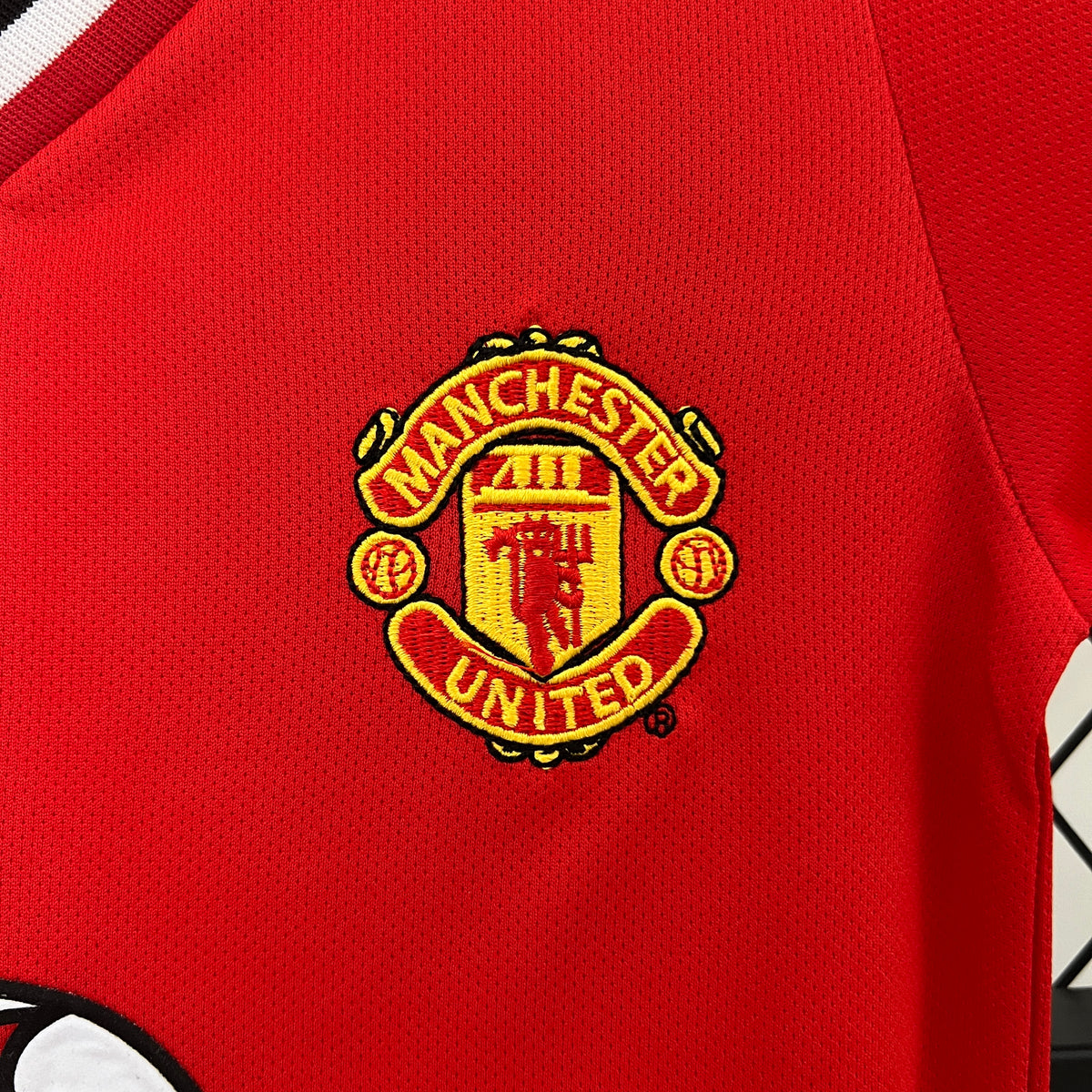 Kit infantil Manchester United Retrô Home 2000  - Vermelho