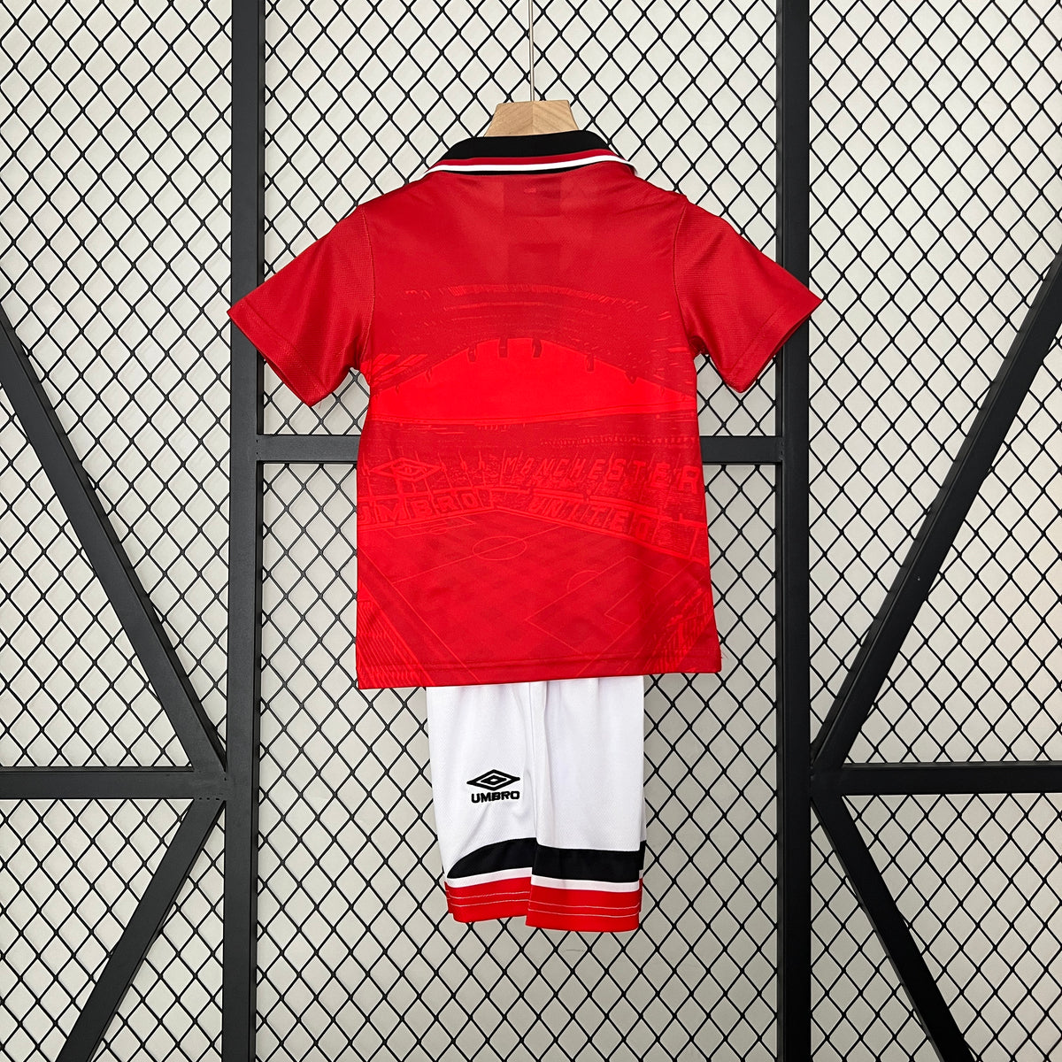 Kit infantil Manchester United Retrô Home 1994 - Vermelho