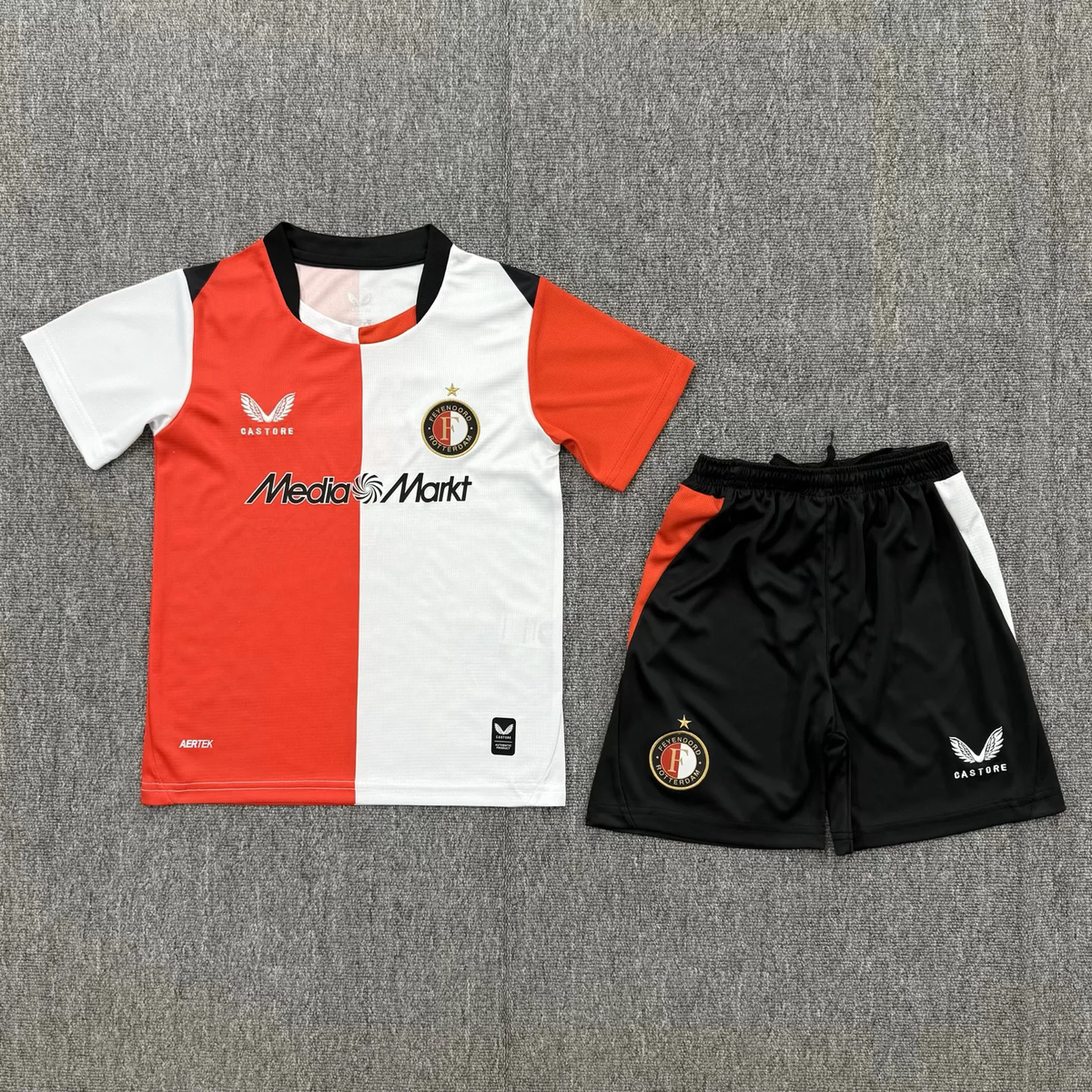 Kit Infantil Feyenoord Home 26/27 - Branca e Vermelho