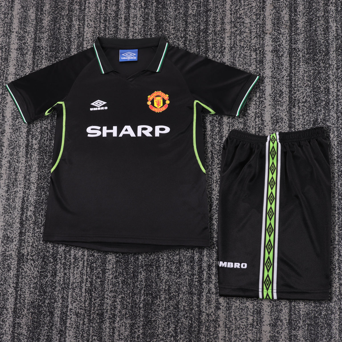 Kit infantil Manchester United Retrô Away 97/98  - Preta