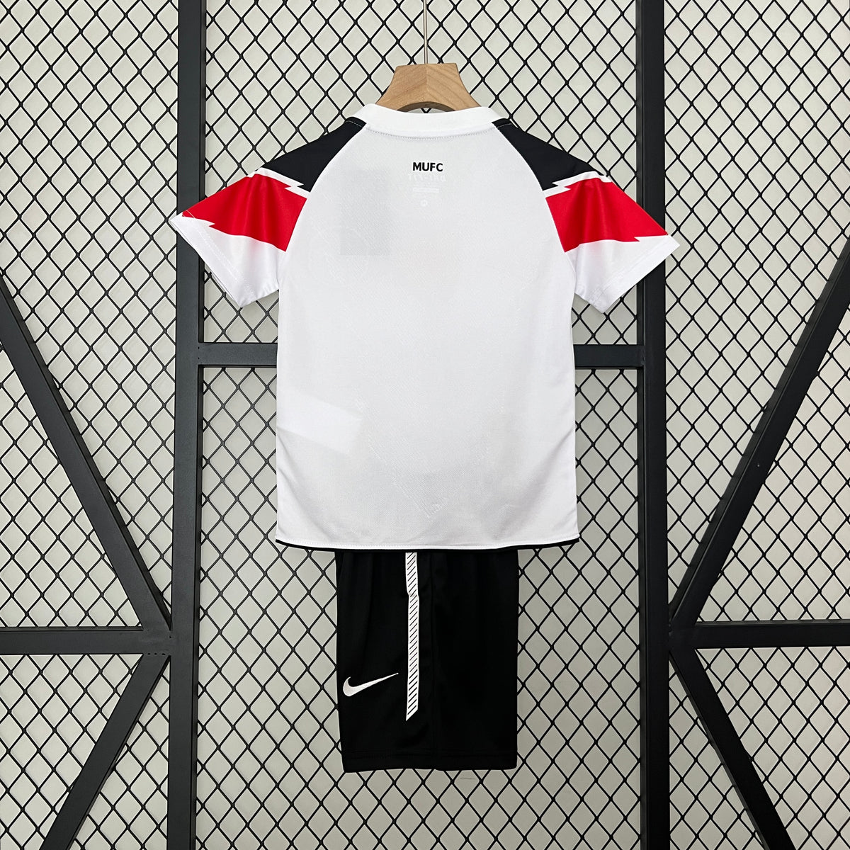 Kit infantil Manchester United Retrô Away 2010 - Branca