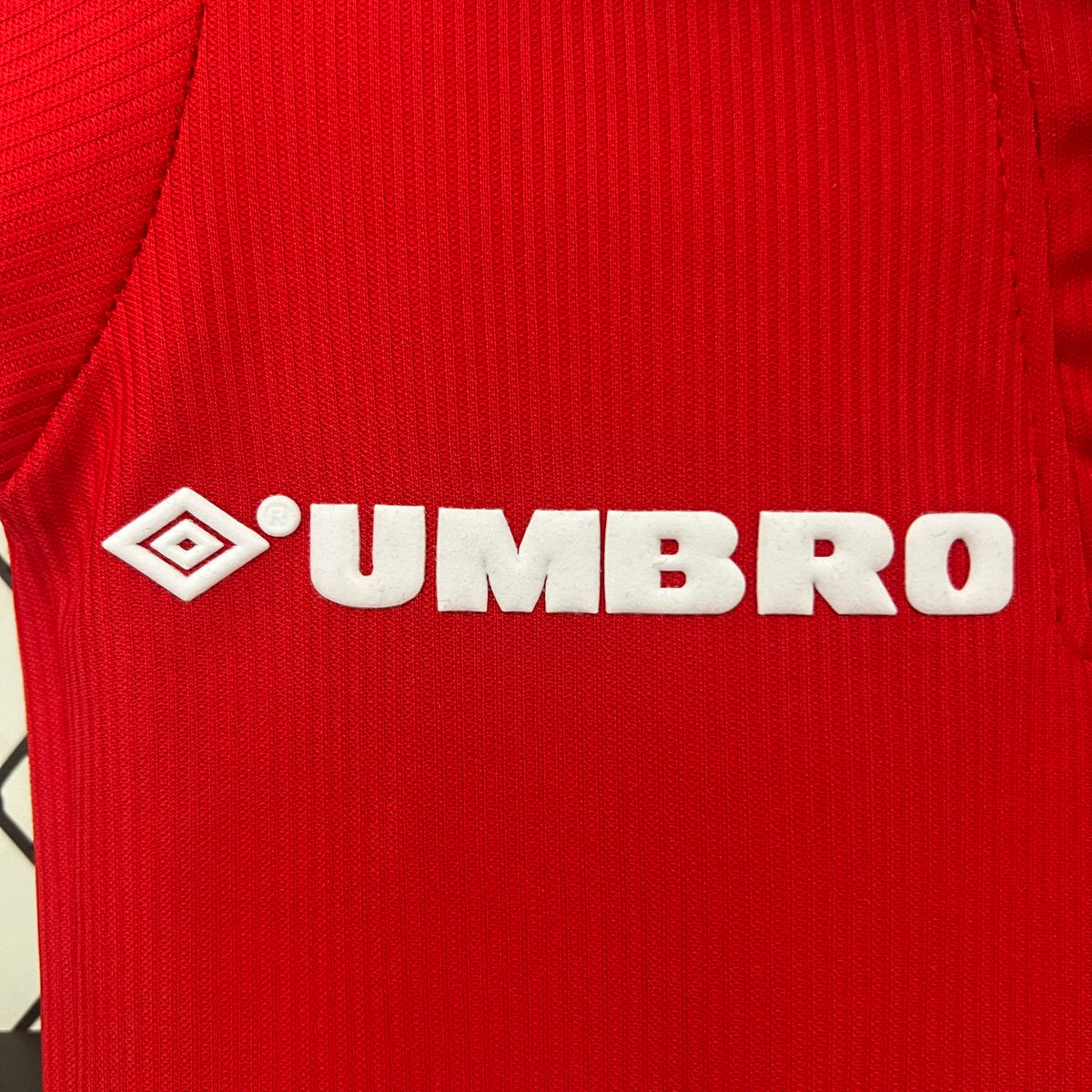 Kit infantil Manchester United Retrô Home 1999 - Vermelho