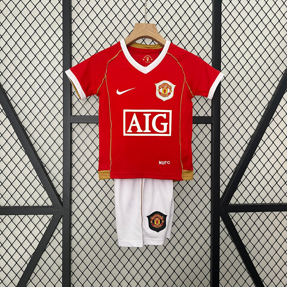 Kit infantil Manchester United Retrô Home 2006 - Vermelho