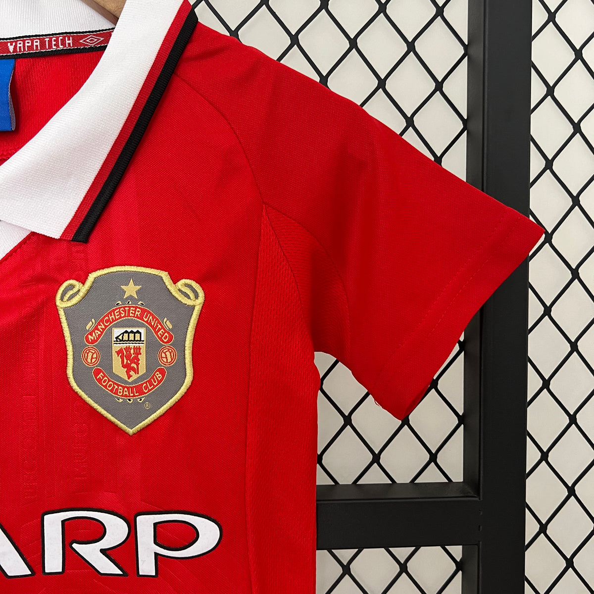 Kit infantil Manchester United Retrô Home 1999  - Vermelho