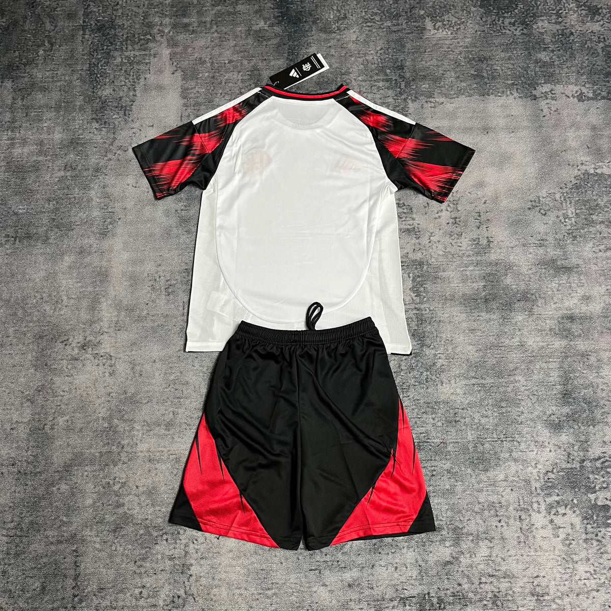 Kit Infantil Flamengo Away 25/26 - Branco e Preto