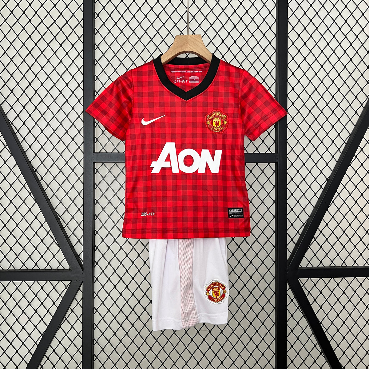 Kit infantil Manchester United Retrô Home 2012  - Vermelho