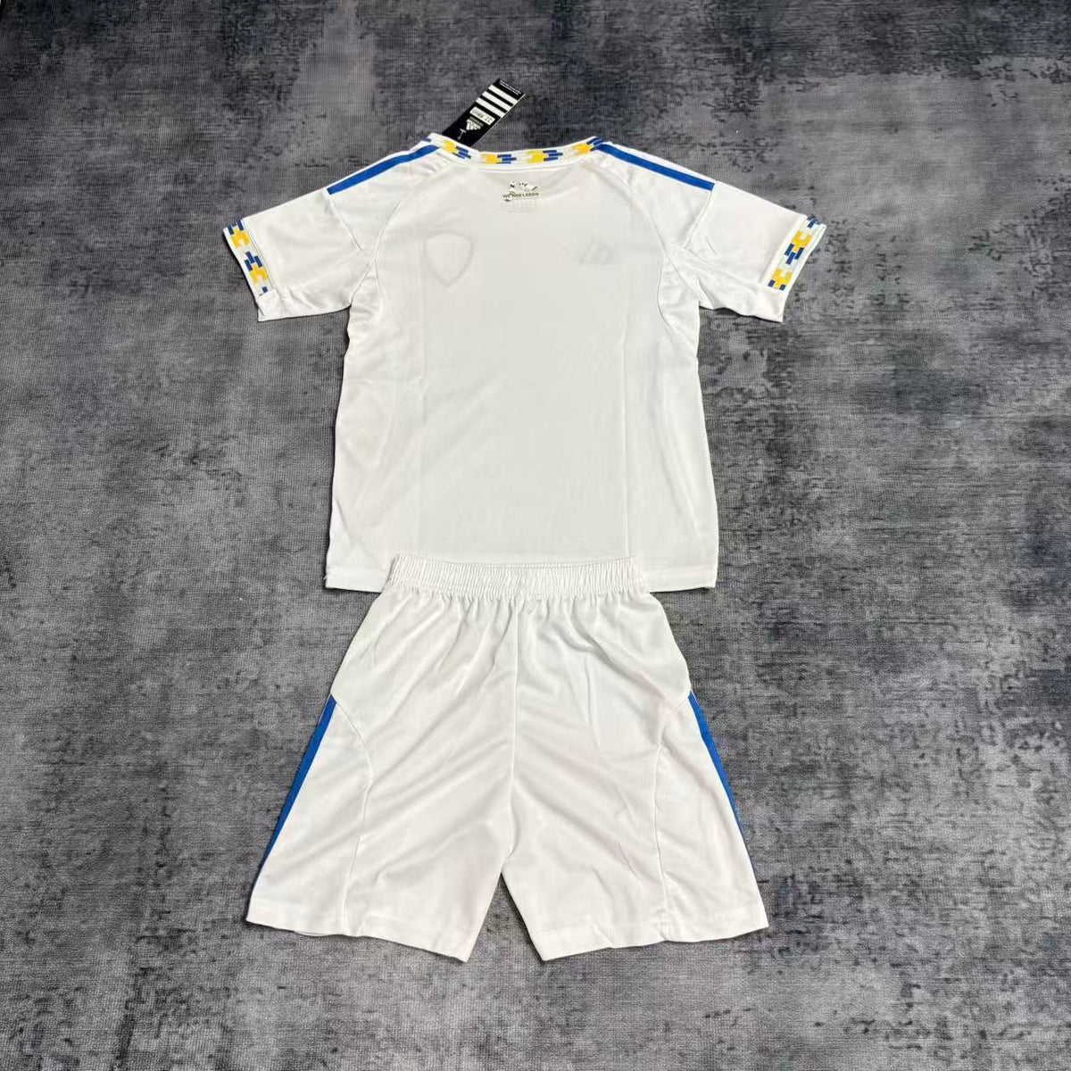Kit Infantil Leeds United Home 25/26 - Branco