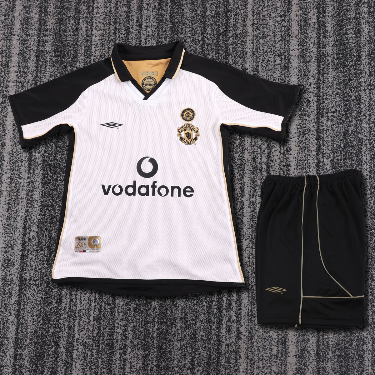 Kit infantil Manchester United Retrô Third 01/02  - Branco