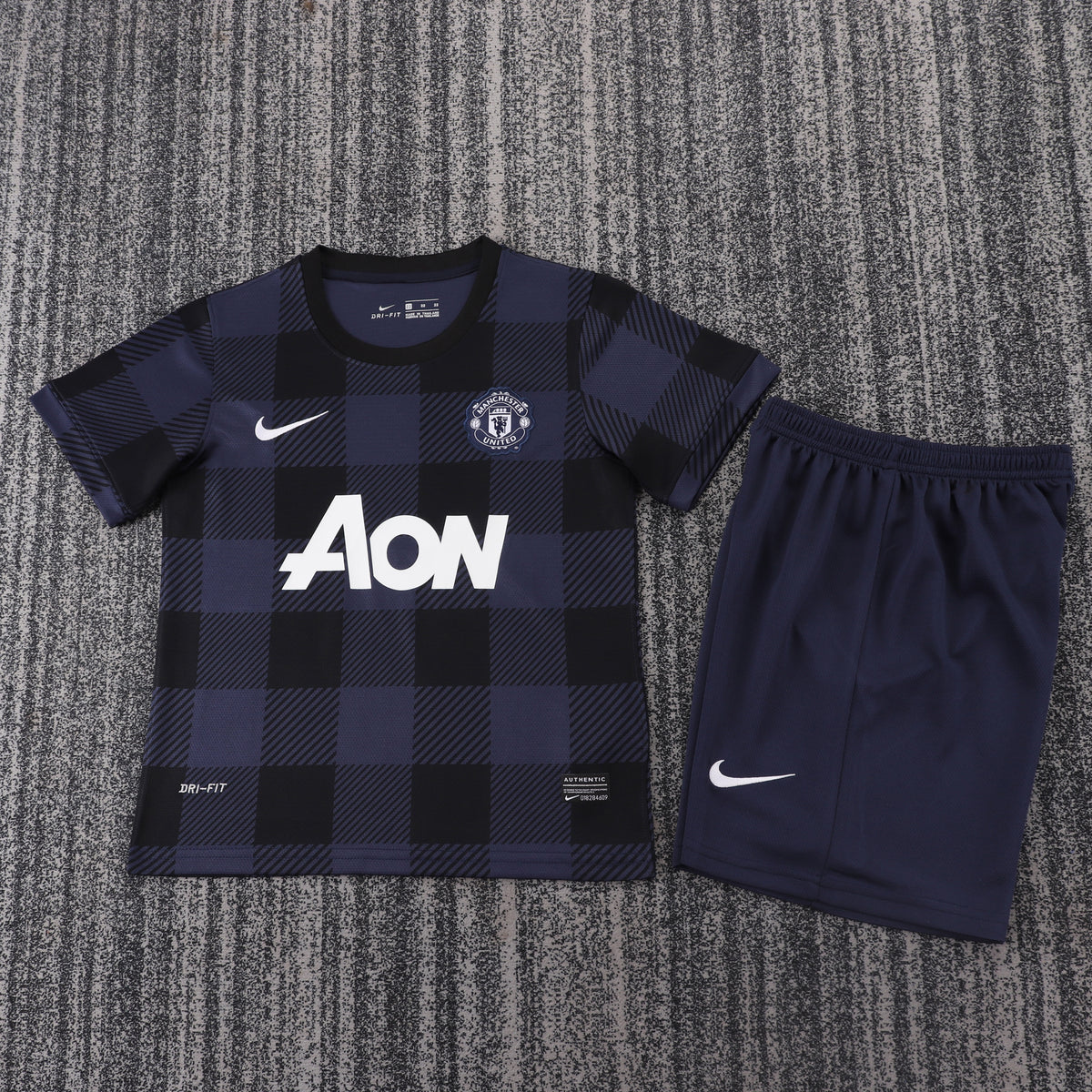 Kit infantil Manchester United Retrô Third 13/14 - Azul Escuro