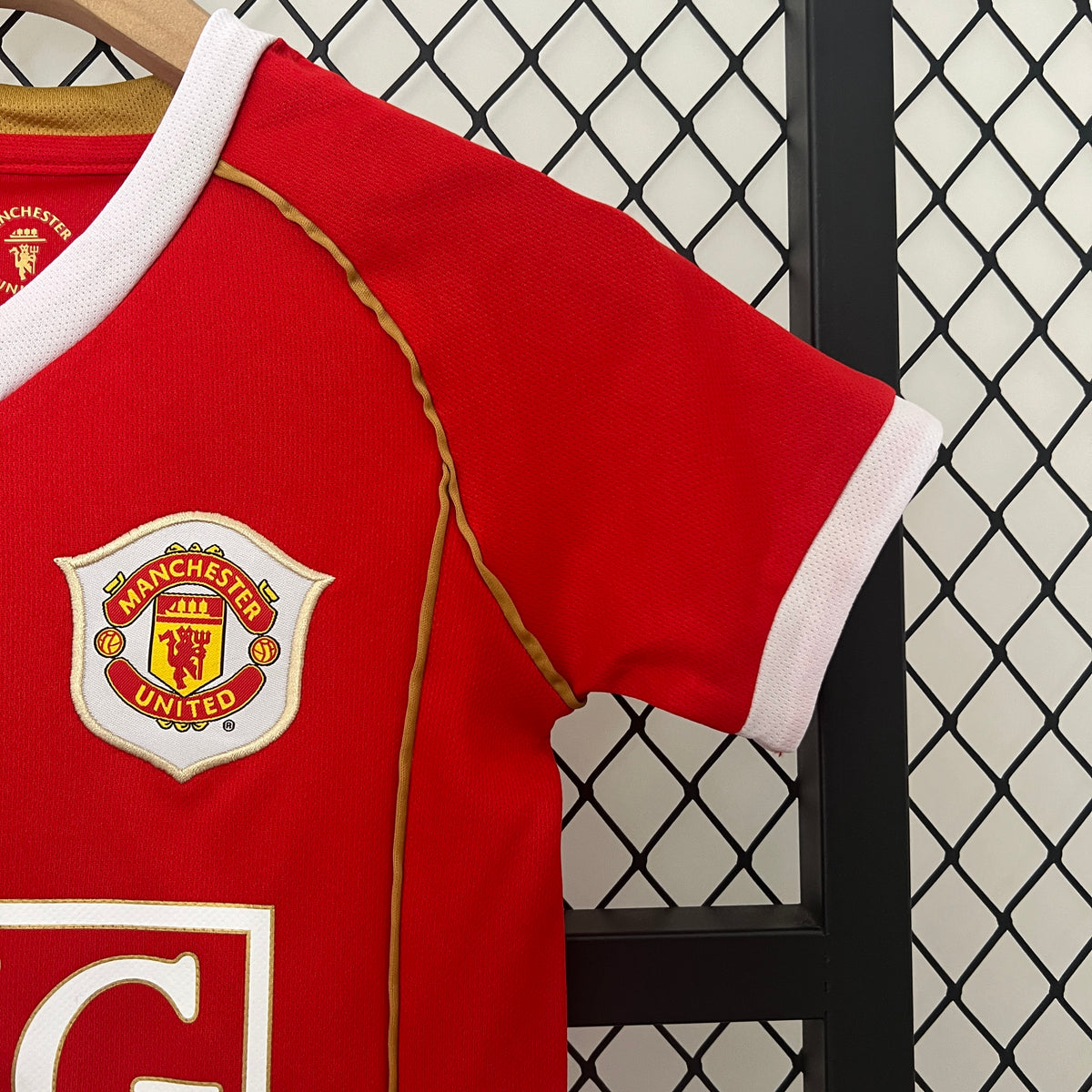 Kit infantil Manchester United Retrô Home 2006 - Vermelho