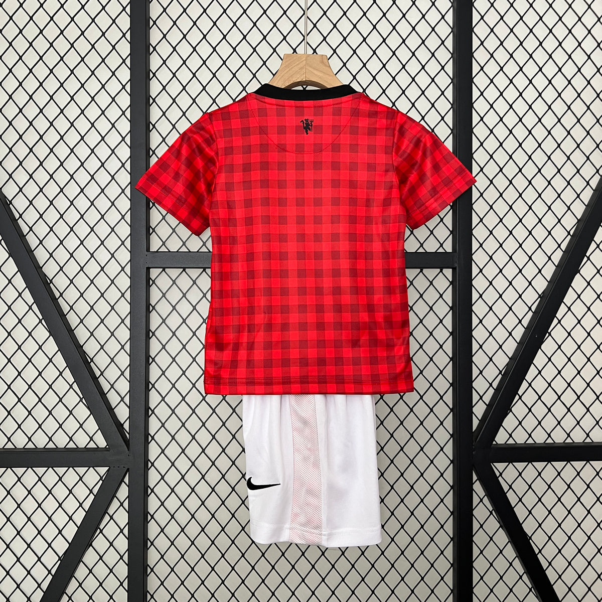 Kit infantil Manchester United Retrô Home 2012  - Vermelho