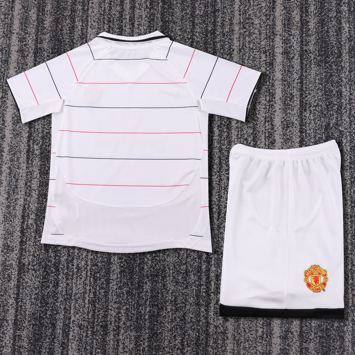 Kit infantil Manchester United Retrô Away 2003 - Branca