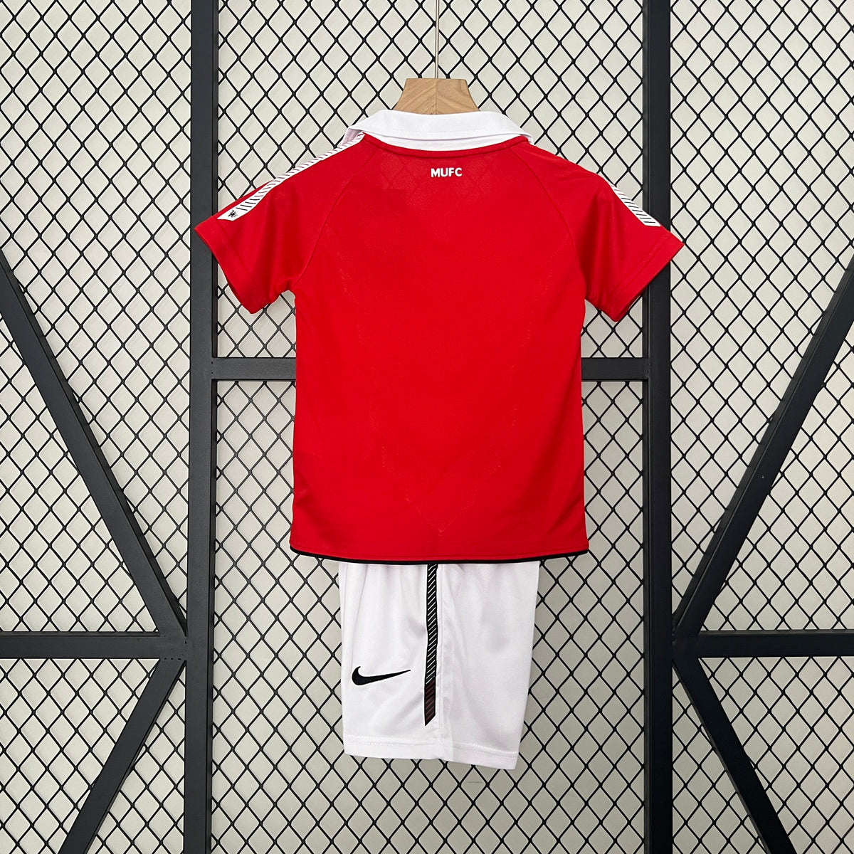 Kit infantil Manchester United Retrô Home 2010  - Vermelho