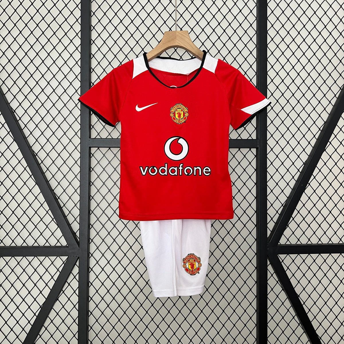 Kit infantil Manchester United Retrô Home 2005  - Vermelho