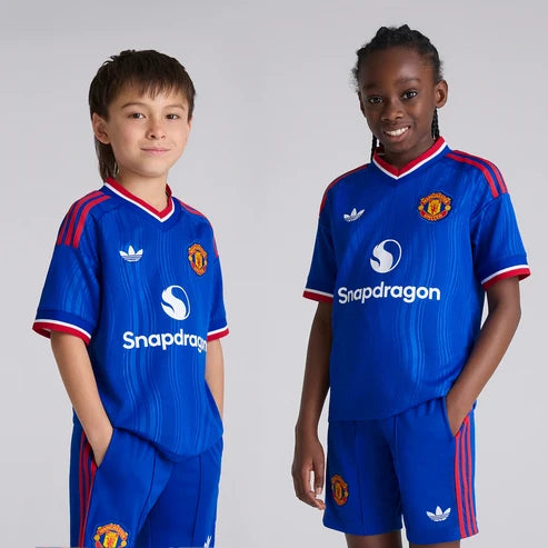 Kit infantil Manchester United Away 26/27  - Azul