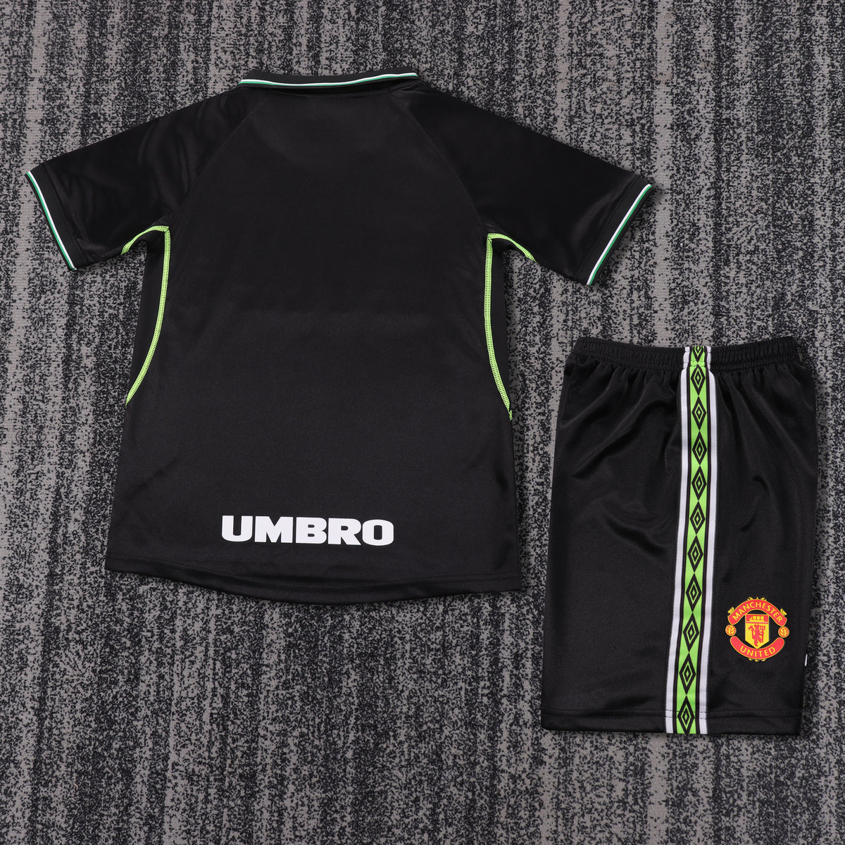 Kit infantil Manchester United Retrô Away 97/98  - Preta