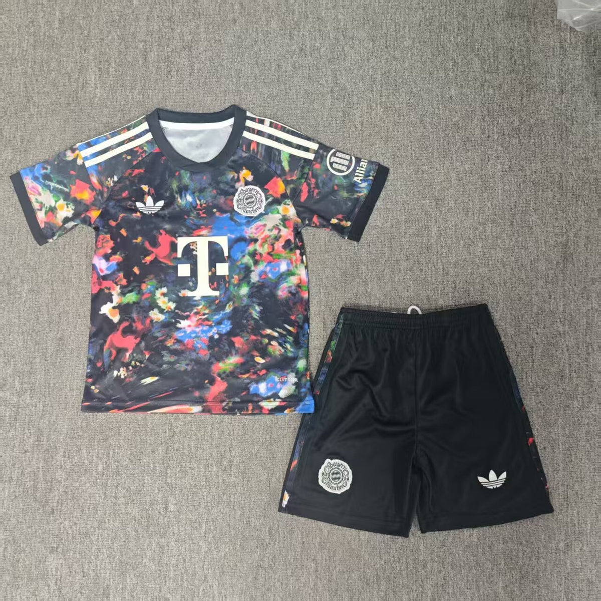 Kit Infantil Bayern de Munique Oktoberfest 26/27 - Colorido