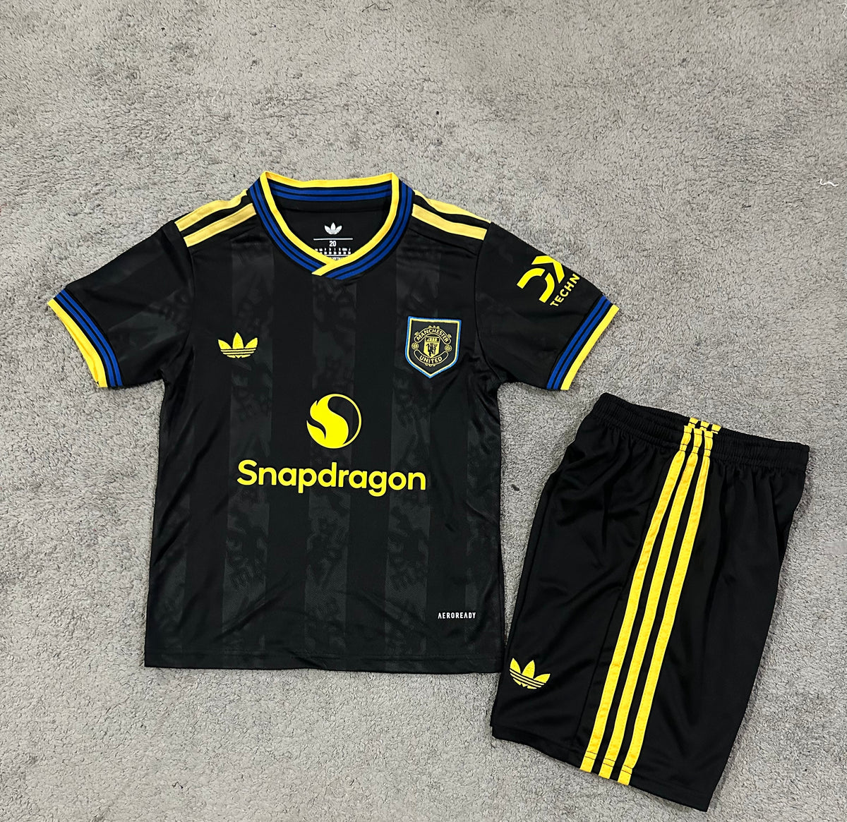 Kit infantil Manchester United Away 25/26  - Preto