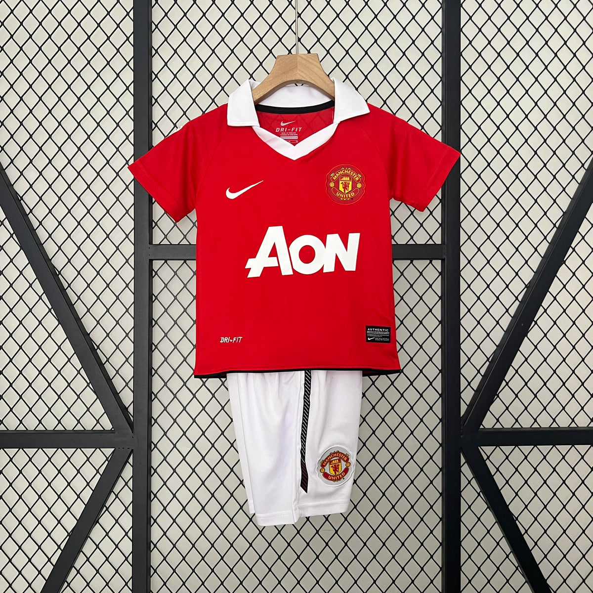Kit infantil Manchester United Retrô Home 2010  - Vermelho